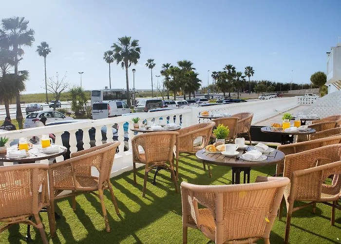 酒店 Playa Conil - Beachfront & *
