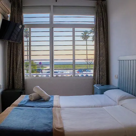 Playa Conil - Beachfront & ホテル *